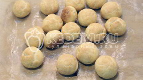 профитроли с икрой и творожной начинкой