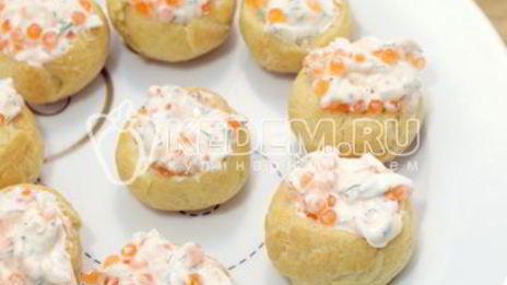 профитроли с икрой и творожной начинкой