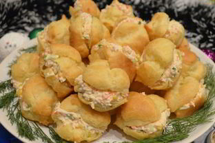 Профитроли с крабовой начинкой