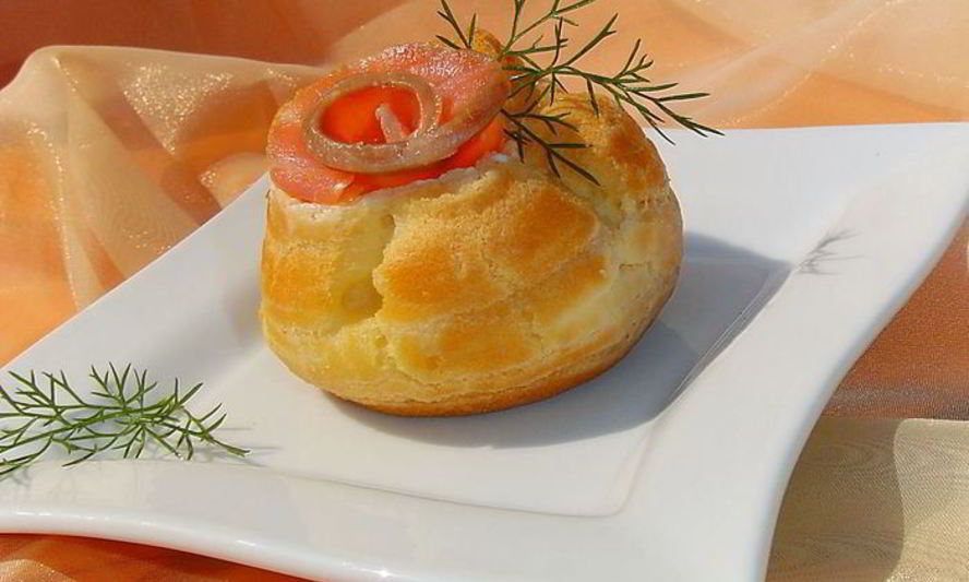 Рецепт профитролей с красной рыбой