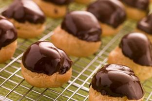 Профитроли с начинкой пралине