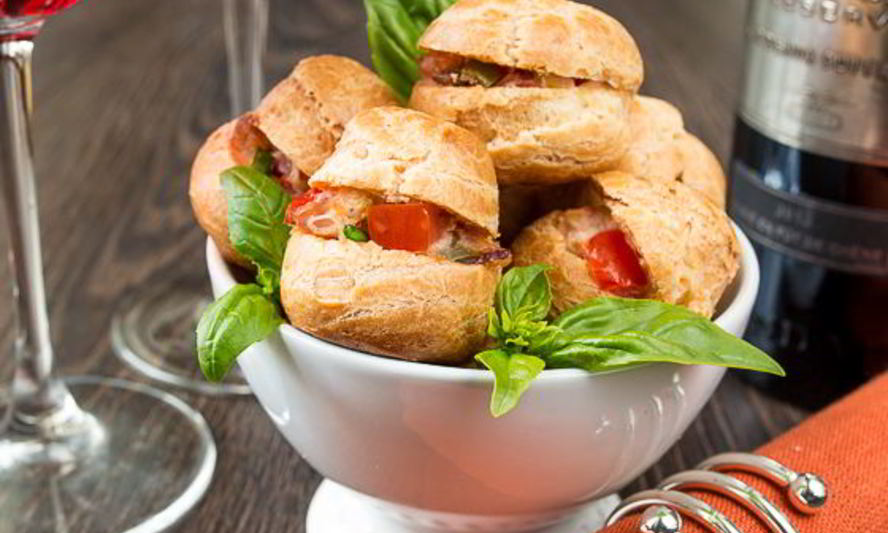 Рецепт профитролей с острым куриным салатом