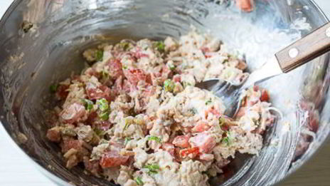 профитроли с острым куриным салатом