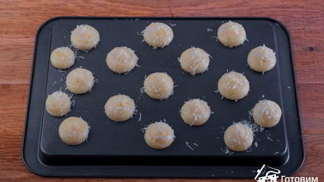 профитроли с пармезаном и муссом из форели