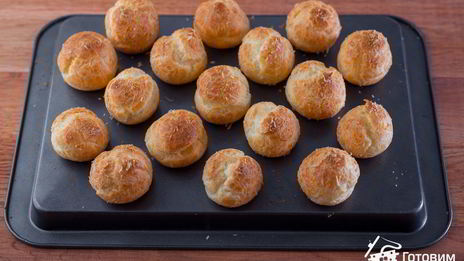 профитроли с пармезаном и муссом из форели