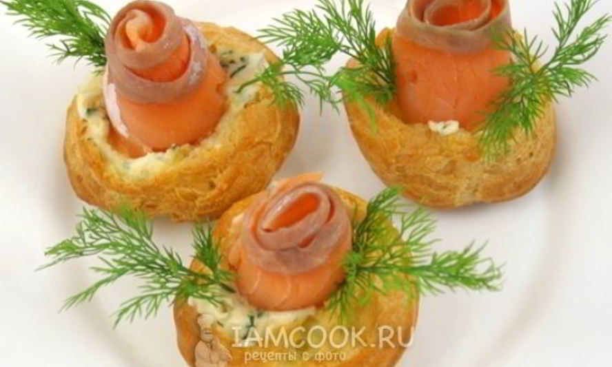 Рецепт профитролей с сырной начинкой и форелью