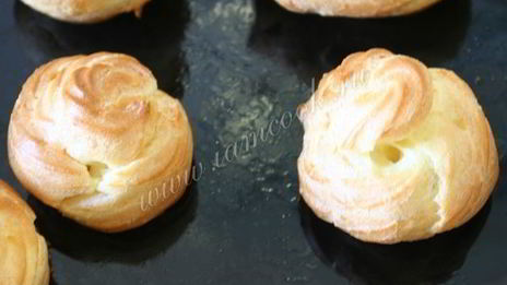 профитроли с сырной начинкой и форелью