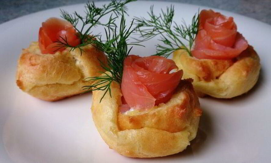 Рецепт профитролей с творожным сыром и семгой