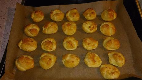 профитроли с творожным сыром и семгой