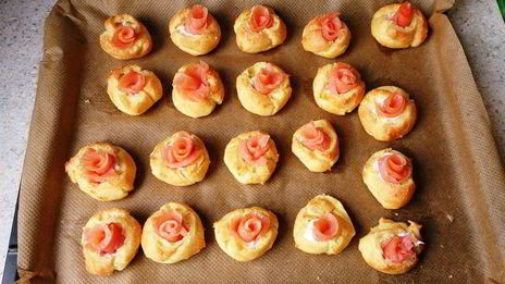 профитроли с творожным сыром и семгой