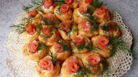 профитроли с творожным сыром и семгой