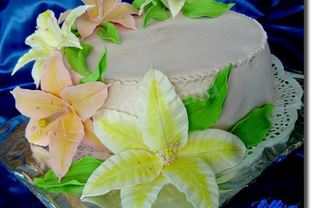 Торт с профитролями Скоро лето с цветами