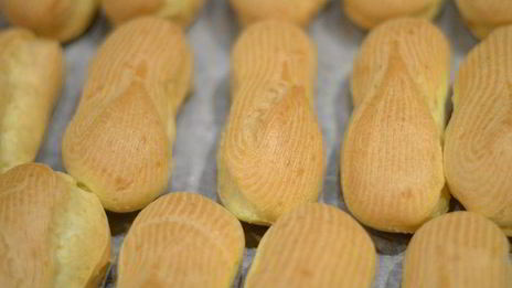 эклеры со сливочно-шоколадным кремом