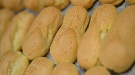 эклеры со сливочно-шоколадным кремом