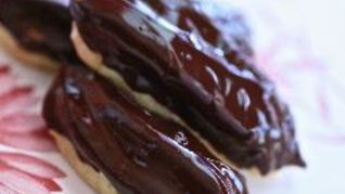 Эклеры со взбитыми сливками