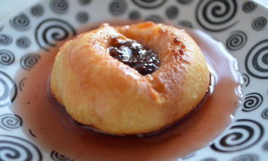 Рецепт заварных пирожных эклеров с клубничным сиропом