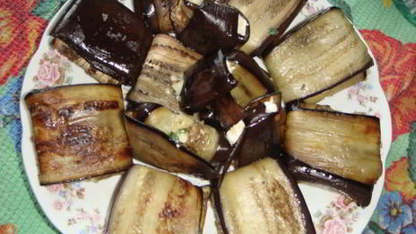 запеченные конвертики из баклажанов