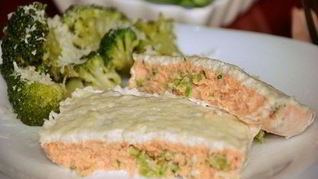 Диетическая запеканка из форели с брокколи