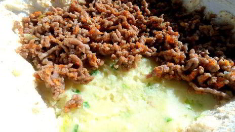 картофельная запеканка с сельдереем и фаршем