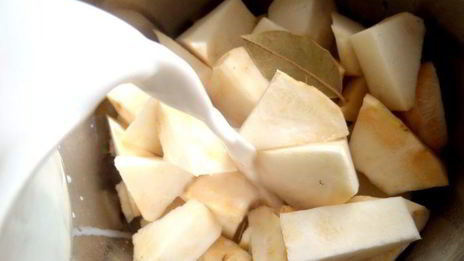 картофельная запеканка с сельдереем и фаршем