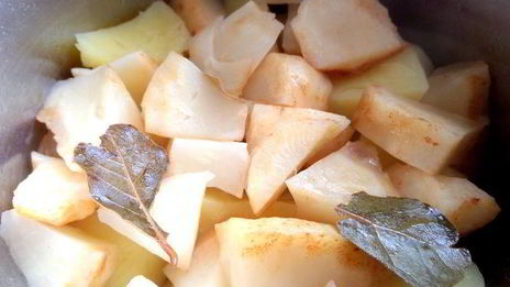 картофельная запеканка с сельдереем и фаршем