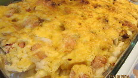 картофельная запеканка с сосисками и грибами