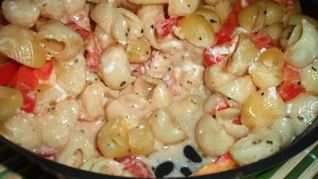 Макаронная запеканка с помидорами и брынзой