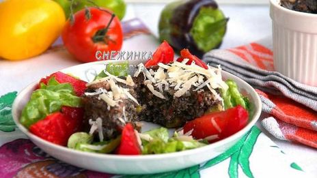 порционные грибные запеканки с томатами, стручковой фасолью и сыром джюгас