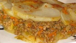 Сербская запеканка из фарша с картофелем