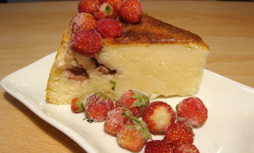 Рецепт творожной запеканки с земляникой