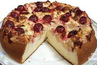 Творожная запеканка со сливами