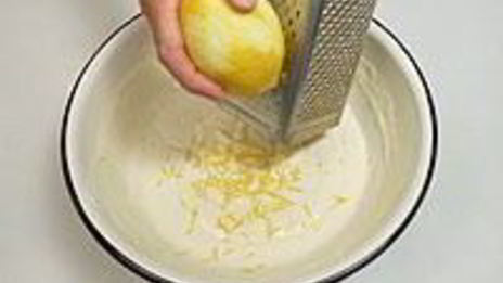 творожная запеканка со сливами