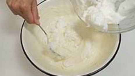 творожная запеканка со сливами