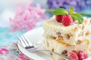 Воздушная творожная запеканка с изюмом