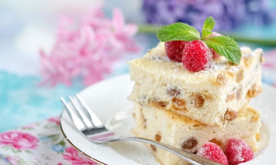 Рецепт воздушной творожной запеканки с изюмом