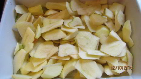 яблочная запеканка с изюмом и миндалем