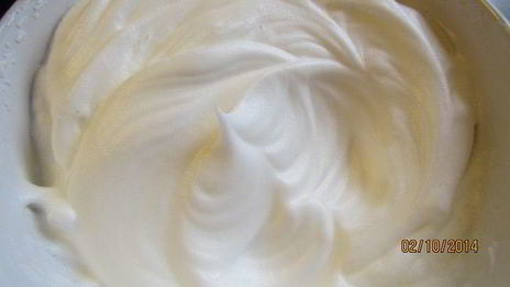 яблочная запеканка с изюмом и миндалем