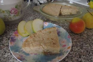 Яблочная запеканка с изюмом на пару