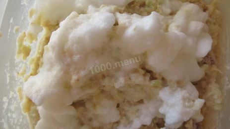 яблочная запеканка с изюмом на пару