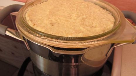 яблочная запеканка с изюмом на пару