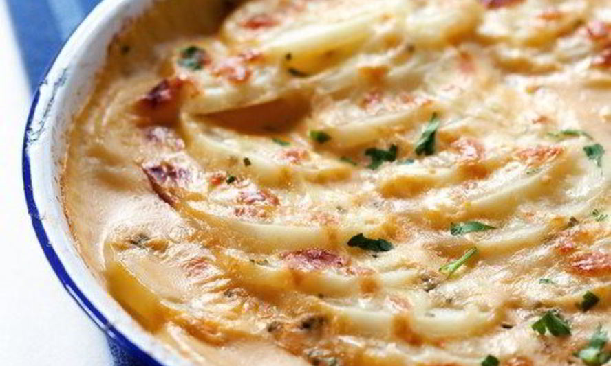 Рецепт запеканки из бекона, картофеля и моркови под сыром