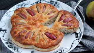 Запеканка из домашнего творога и бурого риса с яблоками