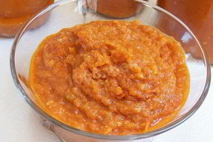 Аджика из кабачков с томатной пастой на зиму