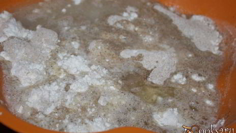 ароматный хлеб с цельнозерновой мукой и сухой кавказской аджикой ночного брожения