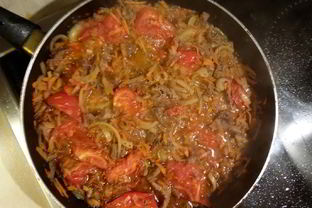 Говядина с аджикой и помидорами