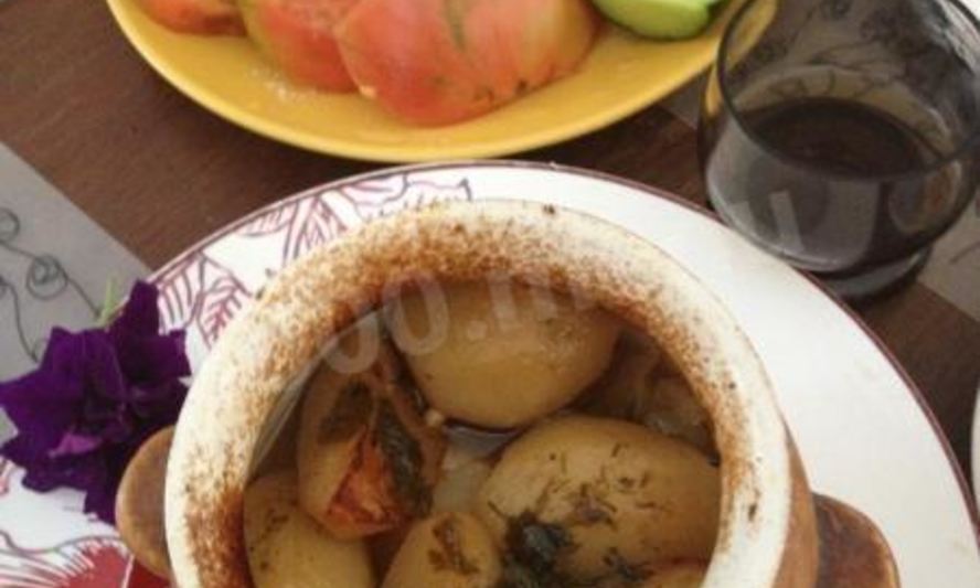 Рецепт говядины с овощами и аджикой в горшочках