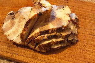 Грудинка по-домашнему с чесноком и аджикой