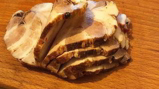 Грудинка по-домашнему с чесноком и аджикой