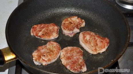 медальоны из свиного филе с аджикой
