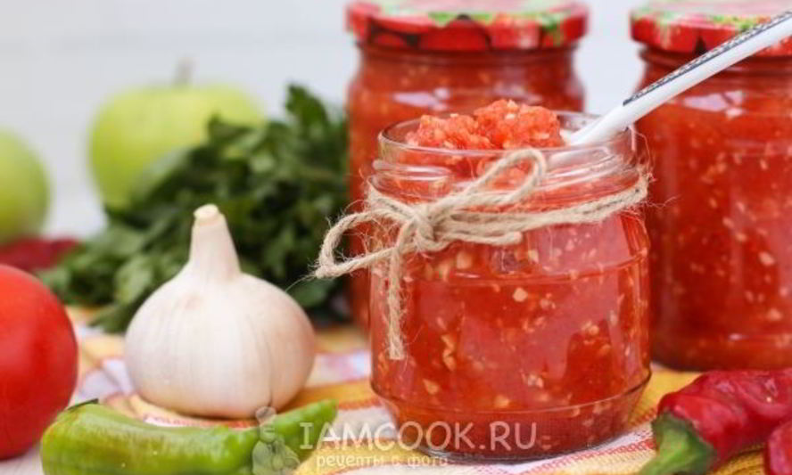 Рецепт острой аджики с яблоками на зиму